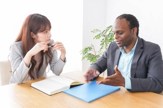 外国人から日本語についての質問に、3人に1人が「自信をもって答えられていない」　※画像はイメージです（maroke/stock.adobe.com）