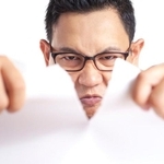 遺言書に書かれた亡き父の言葉に憤慨…　※画像はイメージです（airdone/stock.adobe.com）