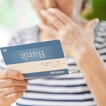 亡き父の口座に振り込まれ続ける謎のお金…これはどうすればいいの？　※画像はイメージです（mapo/stock.adobe.com）