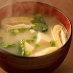 和食には欠かせない「味噌汁」※画像はイメージです（cosa2/stock.adobe.com）