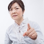 亡き父の財産の相続放棄を強要する母…　※画像はイメージです（Paylessimages/stock.adobe.com）