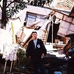 阪神・淡路大震災で甚大な被害を受けた神戸市灘区桜ケ丘町。神戸大学アメリカンフットボール部の部員たちが救助に奔走しました（提供写真）