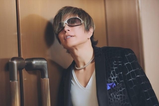 大好きなお米を我慢するGACKT（撮影：加藤千雅）