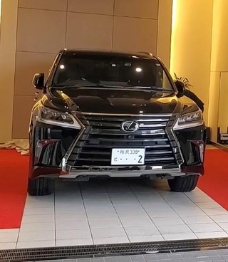 納車の時の愛車、レクサスLXの特別仕様車「Black Sequence（ブラックシークエンス）」（クロユキさん提供）