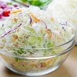 比較的安価な「カット野菜」を使った味噌汁※画像はイメージです（Tsuboya/stock.adobe.com）