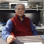 エッチング幸房ソレイユ代表の吉田昌行さん。写真を撮られるのが苦手でカメラを向けると身構えてしまう