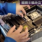 講座での息子さんの様子。手先が器用という（みぃのさん提供、YouTubeキャプチャ撮影）