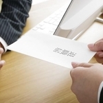 自分で退職を3回伝えても退職届が受理されず、最後は土下座までしても退職できないという依頼者もいたという（photoACより「beauty-box」さん撮影、イメージ画像）