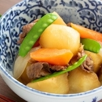 忙しい日の味方、レンチン肉じゃが！※画像はイメージです（photo@n/stock.adobe.com）