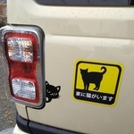 車の後部に貼った猫のステッカーがXで話題に（「ぴっちゃん」さん提供）