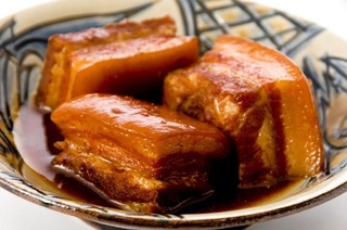 ブロック肉をじっくりコトコトと煮込んで作る「角煮」※画像はイメージです（kariphoto/stock.adobe.com）