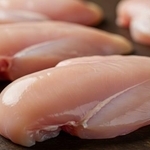 タンパク質が豊富な「鶏むね肉」※画像はAIが作成したイメージです（Nima/stock.adobe.com）