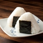 誰もが馴染みが深いであろう「おにぎり」※画像はイメージです（BRAD/stock.adobe.com）