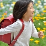 季節に合わせて、ちゃんと肩ベルトの調整をしていますか？※画像はイメージです（hanapon1002/stock.adobe.com）