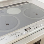 IH調理器の「汚れ防止シート」、正しく使えてる？※画像はイメージです（JJ./stock.adobe.com）
