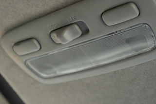 車のルームランプに関するトラブル対処法(satoshi.o/stock.adobe.com)