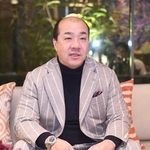 インタビューに応じる西村誠司社長＝2025年撮影