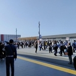 朝8時30分頃の夢洲駅前