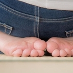 仏事やお茶会など、かしこまった場面ですることが多い「正座」※画像はイメージです（shirohige/stock.adobe.com）