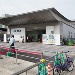 桜島駅から万博へのシャトルバスが出発する