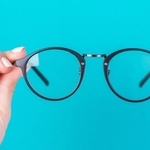 今使っている「メガネ」、何年前のもの？※画像はイメージです（olllinka2/stock.adobe.com）