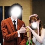 結婚式でラフレターを上映した「も～ウチにかまわんでよ」さん夫婦（も～ウチにかまわんでよさん提供）