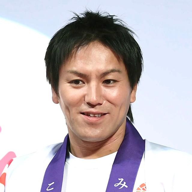 【バラが似合う男】Z世代が選ぶ！イケメンすぎる1位は誰？上位3位の顔ぶれに驚愕