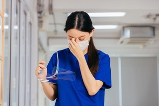 看護師の約2割が「1年以内に退職を考えたことがある」と回答 ※画像はイメージです（twinsterphoto/stock.adobe.com/10