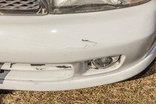 塗装が剥がれた車のイメージ(norikko/stock.adobe.com)