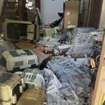 熊本市北区の住宅で約150匹もの猫の死骸が見つかった現場（動物愛護団体提供）