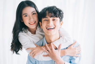 結婚するなら、安定した収入・休みが取りやすい優良企業で働く人が理想。 ※画像はイメージです（Timeimage/stock.adobe.com/）