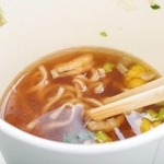 カップラーメンの汁はどこに捨てるのが良い？… ※画像はイメージです（琢也 栂/stock.adobe.com）