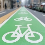 道路に設けられた自転車レーン※画像はAIが作成したイメージです（A2Z AI/stock.adobe.com）