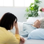 介護に悩む女性 （作成者:maru54//stock.adobe.com/）