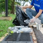 毎日欠かさず捨てられている公園のゴミ…これって犯罪じゃないの？　※画像はイメージです（Phimwilai/stock.adobe.com）