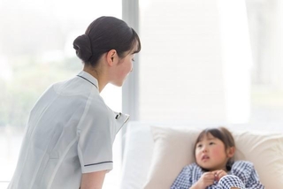 入院中の少女を笑顔にした看護師の工夫とは　※画像はイメージです（milatas/stock.adobe.com）