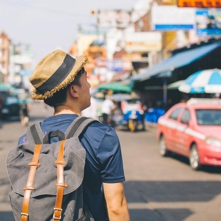 家族5人での世界一周旅行…費用はどうしたのでしょうか　※画像はイメージです（twinsterphoto/stock.adobe.com）