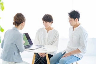 “パワーカップル”の資産運用の実態は…　※画像はイメージです（maru54/stock.adobe.com）