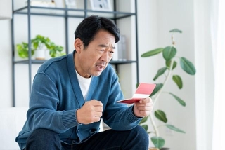 退職金の使い道で後悔したことは？　※画像はイメージです（pain au chocolat/stock.adobe.com）