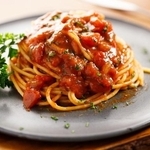 “うっかり汚れ”を引き起こす料理は「トマトソース系パスタ」が1位　※画像はイメージです（shersor/stock.adobe.com）