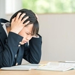 テスト勉強中の高校生　※画像はイメージです（stock.adobe.com）
