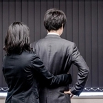 男性の約4割、女性の2割弱が「婚外恋愛をしたいと思う」と回答　※画像はイメージです（BSD/stock.adobe.com）