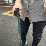 おばあちゃんの杖、よく見ると…（いずれも提供写真）