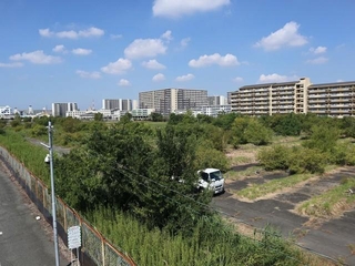 甲子園球場のグラウンド7面分の空き地が広がる