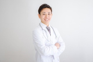 知的な印象がありますね。※画像はイメージです（YUTO PHOTOGRAPHER/stock.adobe.com）