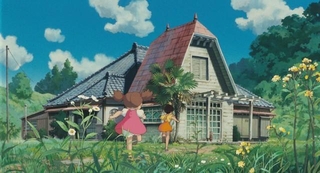 「となりのトトロ」（1988）に登場するサツキとメイの家