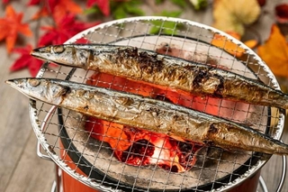 サンマを焼いて食べるとき内臓も食べる？　※画像はイメージです（Chiristsumo/stock.adobe.com）