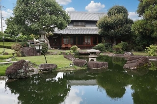 敷地面積500坪・築120年の庭とお屋敷