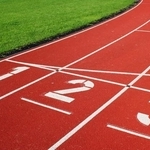 人間の両手両足を使って動物のように走る「四足走行」（Riad Seif - jarma/stock.adobe.com）