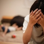 ひとり親家庭であることが理由で、「理不尽な状況や嫌な思いをした経験がある」7割近く　※画像はイメージです（yamasan/stock.adobe.com）